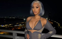 Cardi B, Suudi Arabistan’da başörtüsü ve pardösüyle spor yaptı