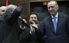 CHP'den AKP'ye transfer olan vekil asker selamı verdi, Erdoğan da şaşırdı