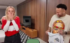 Aycan Yanaç fermuarını açık unuttu Neymar kahkahalara boğuldu