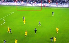 Yasa dışı bahis soruşturmasında adı geçen şirketin reklamı maç panolarında