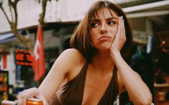 Aslıhan Malbora ve Çağatay Ulusoy dudak dudağa sosyal medyayı salladı