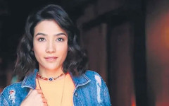 Aybüke Pusat’ın yeni saç stili hayranlarını mest etti