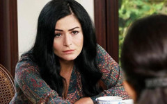 Deniz Çakır'dan dizi yapımcılarına tepki: Kadın oyuncuların raf ömrü mü var?