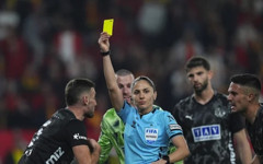 Süper Lig’de 22 yıl sonra bir ilk: Kadın hakemden cesur karar