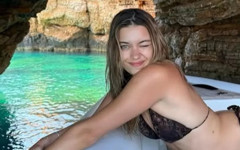 Afra Saraçoğlu, Milano sokaklarında takipçilerini büyüledi