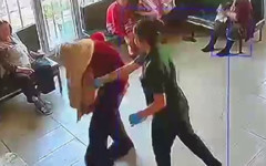Yaşlı bakım merkezinde skandal: Hastayı darbedip tükürdü