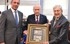 Koç Ailesi'nin Bahçeli'ye verdiği hediyenin sırrı! Değeri dudak uçuklatıyor