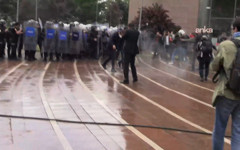 Polisler CHP Genel Merkezine girdi: Demir kapılar kırıldı, biber gazlı müdahale başladı