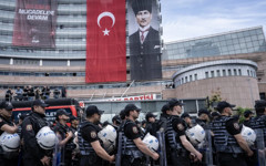 Gazeteler, mutlak butlan sonrası CHP Genel Merkezi’ndeki polis müdahalesini nasıl gördü?