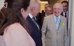 Rahmi Koç ırkçılığı mizah sanıyor: Kürt kadını hakkındaki iğrenç fıkrasına tepki yağıyor