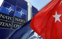 NATO zirvesi öncesi çete krizi: Siyasetçinin ailesine tehdit, şirkete siyah çelenk…
