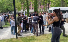 Hakkını arayan özel okul öğretmenlerine polisten sert müdahale
