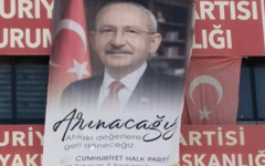CHP’de bu kez olaysız devir teslim: Kılıçdaroğlu’nun Arınacağız posteri alkışlarla asıldı