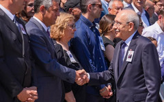 Butlan kararı sonrası ilk temas: Kemal Kılıçdaroğlu ve Özgür Özel tokalaştı