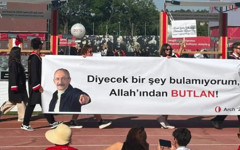 ODTÜ mezuniyet törenine esprili pankartlar damga vurdu