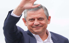 Özgür Özel, 34 yıllık partisi CHP'den istifa etti