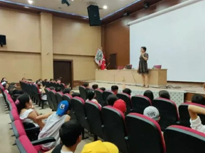 Yobaz Akit Yazarı Etek Boyu Yüzünden Saldırıya Uğrayan Avukatı Suçladı