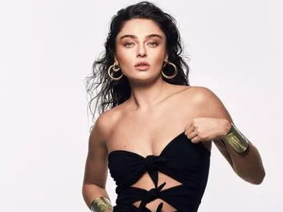 Ayça Ayşin Turan tesettürlü rolüyle izleyici karşısında: Sosyal medya yıkıldı