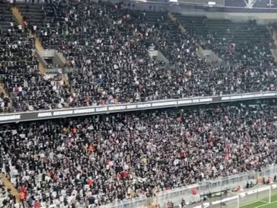 Fenerbahçe'den sonra Beşiktaş Tribünlerinden Hükümet İstifa Tezahüratları