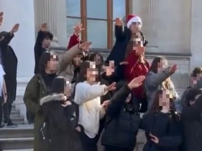 Kötü Bir Salgın! Tarhan Koleji Öğrencileri de Nazi Selamı Vermiş