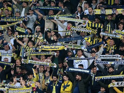 Fenerbahçe tribünlerinden tokat gibi slogan: Meclis'te Hizbullah istemiyoruz