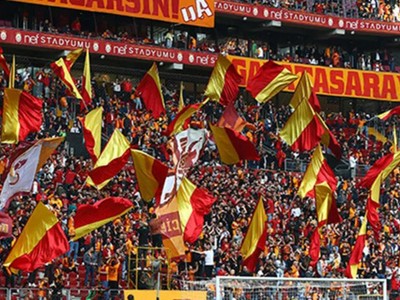 Galatasaray taraftarı stadı inletti: Mustafa Kemal'in askerleriyiz