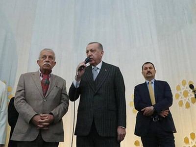 Camiyi miting alanı gibi kullanan Erdoğan fetih çağrısında bulundu