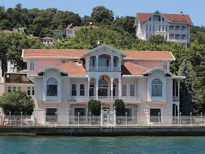Katar Emiri ikinci karısı için kesenin ağzını açtı: Türkiye'nin en pahalı yalısı yenileniyor