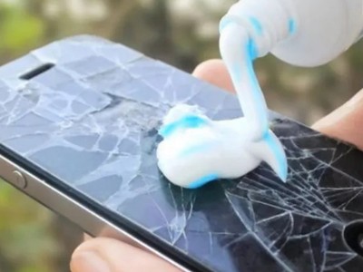 Telefon ekranına diş macunu sıkmak güçlü etki sağlıyor