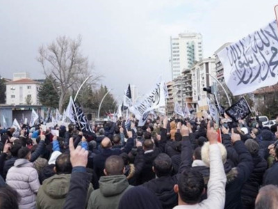 Devrim Yasalarının 102. yıldönümünde Hizbuttahrir 50 farklı bölgede hilafet istedi