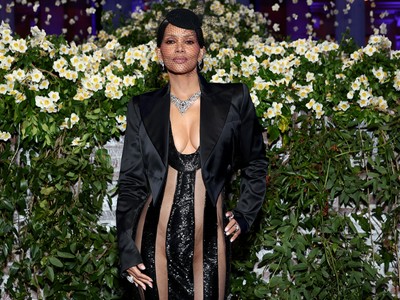 Met Gala'da Halle Berry'nin elbisesini görenlerin ağzı bir karış açık kaldı