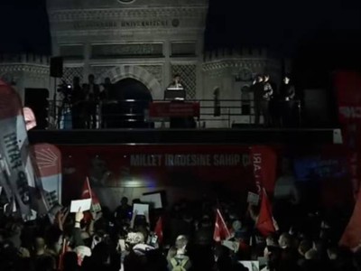 CHP'nin Beyazıt mitinginde meydan ışıkları neden karartıldı? Özgür Özel ne dedi?
