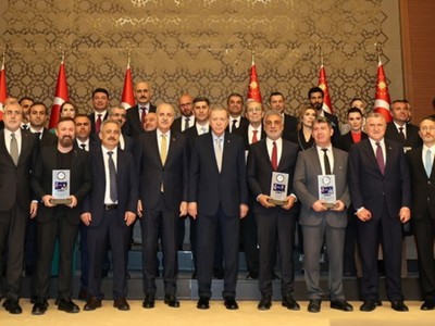 Erdoğan'dan tetikçi yandaş Akit'e en iyi haber sitesi ödülü
