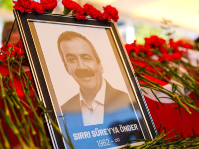 Sırrı Süreyya Önder ölümünün ilk yıl dönümünde mezarı başında anıldı