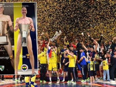 Fenerbahçe Beko yardımcı antrenörü 26 yıl sonra aynı pozu verdi, kupayla çırılçıplak ...