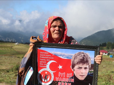 DEM Parti'den dikkat çeken bayramlaşma: Bakırhan ve Hatimoğulları Eren Bülbül'ün annesini aradı