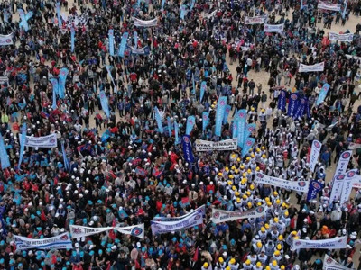TÜRK-İŞ'ten grev kararı: 500 kuruma grev kararı ilanı asılacak