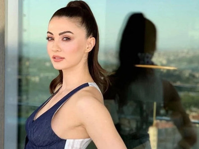 Burcu Özberk’le fotoğraf çektirip şoke eden notu yazdı: Benim aşkım bitti