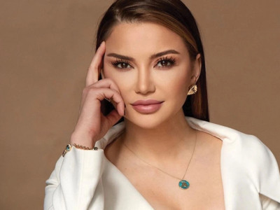 Esra Ezmeci’yi bile şoke eden soru: 8 kadına aynı hediye!