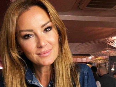 Pınar Altuğ, GQ Ödül Töreni’nde derin göğüs dekoltesiyle dikkat çekti