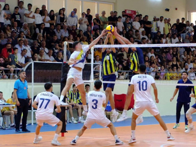 Voleybol erkekler liginde Yücelen Anamurspor fırtınası...