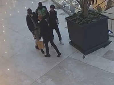 Senegalli futbolcuya AVM’de saldırı: Papy Djilobodji’ye silah çekildi, şemsiye fırlatıldı