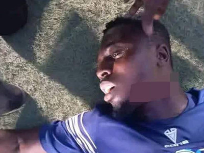 Nijerya’da dehşet: Beraberlik golünden sonra taraftar rakip oyuncunun boğazını kesti!