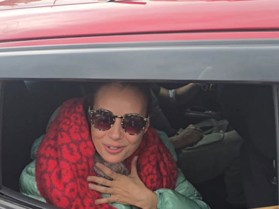 Özgü Namal çocuklarıyla birlikte trafik kazası geçirdi, ölümden döndü