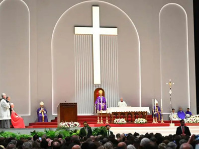 Papa 14. Leo Volkswagen Arena'da 4 bin kişilik ayini yönetti