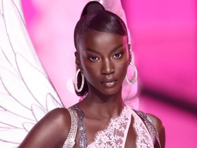 Mülteciydi, şimdi yılın modeli! Anok Yai’den ilham veren başarı