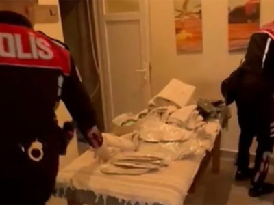 Masaj salonuna fuhuş baskını: Gizli bölmeler ve denetimlere karşı zil sistemi bulundu