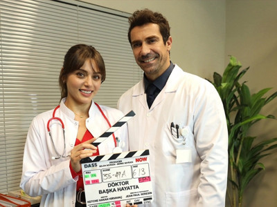 Doktor: Başka Hayatta hangi yapımdan uyarlandı ?