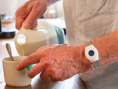 Yaşlılara bileklikle 7/24 takip: Hayati veriler izlenecek, alarm devreye girecek