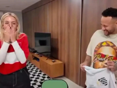 Aycan Yanaç fermuarını açık unuttu Neymar kahkahalara boğuldu